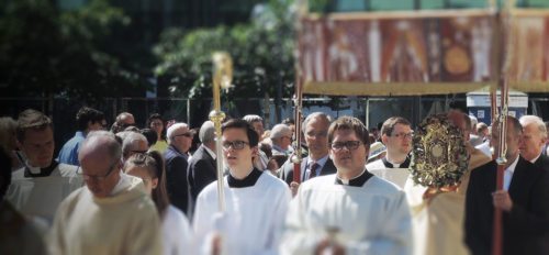 Fronleichnam 2016 – Predigt von Diözesanbischof Dr. Alois Schwarz am 26. Mai 2016 auf dem Klagenfurter Domplatz  Fotos: KH Kronawetter Audiofile: St. Schweiger