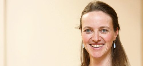 Magdalena Holztrattner, die Leiterin der Katholischen Sozialakademie Österreich, im “Sonntag“-Gespräch zu den Verlierern der Krise, Glaube und Wirtschaft und Orientierungshilfen aus der Katholischen Soziallehre (© Foto: SONNTAG / Haab) Magdalena Holztrattner, die Leiterin der Katholischen Sozialakademie Österreich, im “Sonntag“-Gespräch zu den Verlierern der Krise, Glaube und Wirtschaft und Orientierungshilfen aus der Katholischen Soziallehre (© Foto: SONNTAG / Haab)