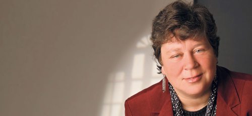 Die Grazer Religionswissenschaftlerin Ulrike Beckmann im SONNTAG-Gespräch zu Gewalt in der Bibel, dem rettenden Eingreifen Gottes und einer Macht, die wir uns nur schwer vorstellen können. (© Foto: Sissi Furgler Fotographie) Die Grazer Religionswissenschaftlerin Ulrike Beckmann im SONNTAG-Gespräch zu Gewalt in der Bibel, dem rettenden Eingreifen Gottes und einer Macht, die wir uns nur schwer vorstellen können. (© Foto: Sissi Furgler Fotographie)