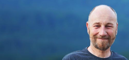 Der Kabarettist und Schauspieler Roland Düringer im SONNTAG-Gespräch über Polarisierungen, Glück, Landmenschen und seine Auffassung von Religiosität. (© Foto: Weeber (Bearbeitung: KHK)) Der Kabarettist und Schauspieler Roland Düringer im SONNTAG-Gespräch über Polarisierungen, Glück, Landmenschen und seine Auffassung von Religiosität. (© Foto: Weeber (Bearbeitung: KHK))