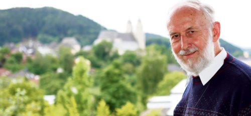Der Zisterzienser-Altabt Josef Hehenberger im SONNTAG-Gespräch über den Weg Gottes mit jedem Menschen und seinen Heilsweg, der Freiheit und Gerechtigkeit für alle bedeutet. (© Foto: SONNTAG / Georg Haab) Der Zisterzienser-Altabt Josef Hehenberger im SONNTAG-Gespräch über den Weg Gottes mit jedem Menschen und seinen Heilsweg, der Freiheit und Gerechtigkeit für alle bedeutet. (© Foto: SONNTAG / Georg Haab)