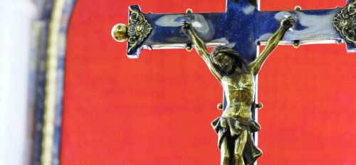 Was siehst Du da? - fragte ein Christ seinen muslimischen Freund. Sie standen gerade vor einem Kruzifix. Dieser antwortete: Zwei, vielleicht drei Kreuze. Dem Christen verschlug es die Sprache: Wie meinst Du das? - Ein Impulstext von Professor Jozef Niewiadomski (© Foto: Karl-Heinz Kronawetter / Internetredaktion) Was siehst Du da? - fragte ein Christ seinen muslimischen Freund. Sie standen gerade vor einem Kruzifix. Dieser antwortete: Zwei, vielleicht drei Kreuze. Dem Christen verschlug es die Sprache: Wie meinst Du das? - Ein Impulstext von Professor Jozef Niewiadomski (© Foto: Karl-Heinz Kronawetter / Internetredaktion)