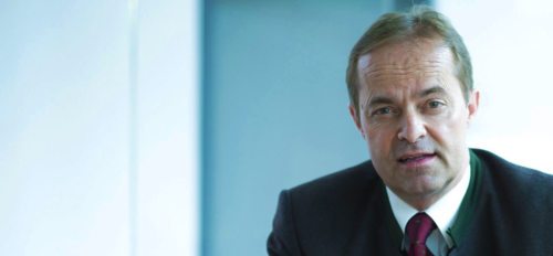 Johann Mößler, der Präsident der Landwirtschaftskammer Kärnten, im SONNTAG-Gespräch zur Lage der Kärntner Bauern, Gefahren durch die Liberalisierung des Lebensmittelmarktes und den Klimawandel (© Foto: Landwirtschaftskammer / Bauer) Johann Mößler, der Präsident der Landwirtschaftskammer Kärnten, im SONNTAG-Gespräch zur Lage der Kärntner Bauern, Gefahren durch die Liberalisierung des Lebensmittelmarktes und den Klimawandel (© Foto: Landwirtschaftskammer / Bauer)