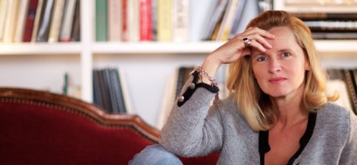 Die kosmopolitische Autorin Jana Revedin im SONNTAG-Gespräch über ihr jüngstes Buch „Isabel“, ihre literarische Schaffenskraft und die weltweiten Herausforderungen der Gegenwart. (© Foto: Gernot Gleiss) Die kosmopolitische Autorin Jana Revedin im SONNTAG-Gespräch über ihr jüngstes Buch „Isabel“, ihre literarische Schaffenskraft und die weltweiten Herausforderungen der Gegenwart. (© Foto: Gernot Gleiss)