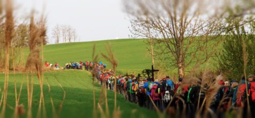 Am “Dreinagel-Freitag“, dem 28. April 2017, werden wieder tausende Gläubige an den traditionsreichen Wallfahrten “Vierbergelauf“ und “Dreibergelauf“ teilnehmen. (© Foto: Anton Wieser (Bearb. KHK))