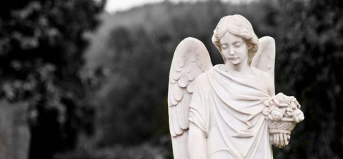 Melancholisch gestimmte Engel auf den Gräbern künden von der großen Hoffnung, die über den Tod hinausreicht (© Foto: Daniel Gollner) Melancholisch gestimmte Engel auf den Gräbern künden von der großen Hoffnung, die über den Tod hinausreicht (© Foto: Daniel Gollner)