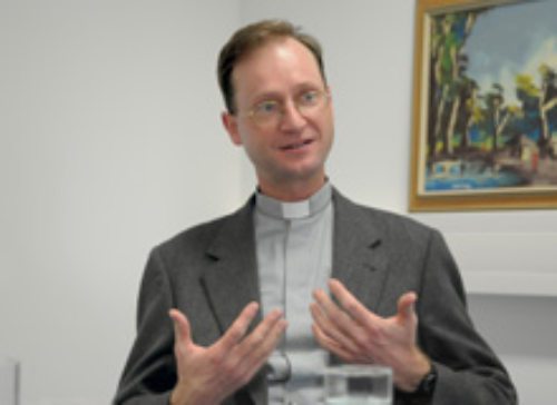 Kinder- und Jugend-Bischof Stefan Turnovszky (© Foto: www.themakirche.at)