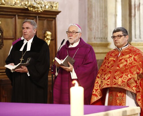 Hl. Messe für den Frieden: Bischof Marketz, Superintendent Sauer und ukrainischer Pfarrer Vlashyn; Foto: Pressestelle/Eggenberger