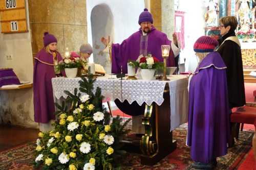 Violett ist die liturgische Farbe im Advent. (Foto: UM)