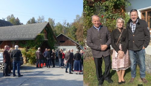 Diakon Adlaßnig mit Günther Gruber und Brigitte Berger vor ihrem Anwesen mitten im Dorf. Diakon Adlaßnig mit Günther Gruber und Brigitte Berger vor ihrem Anwesen mitten im Dorf.