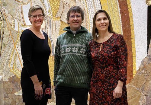 Das Kirchenmusik-Seminar leiteten Pfarrer Michael Joham gemeinsam mit Musikpädagogin Sigrid Konnerth sowie Chorleiterin Špela Mastek Mori lag in den Bildunterschrift (Bildrechte sind zwingend anzugeben!) Das Kirchenmusik-Seminar leiteten Pfarrer Michael Joham gemeinsam mit Musikpädagogin Sigrid Konnerth sowie Chorleiterin Špela Mastek Mori lag in den Bildunterschrift (Bildrechte sind zwingend anzugeben!)