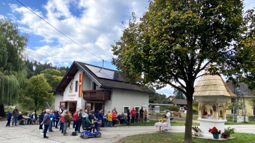Andacht mit Segnung des Dorfbildstocks (© Foto: UM) Andacht mit Segnung des Dorfbildstocks (© Foto: UM)