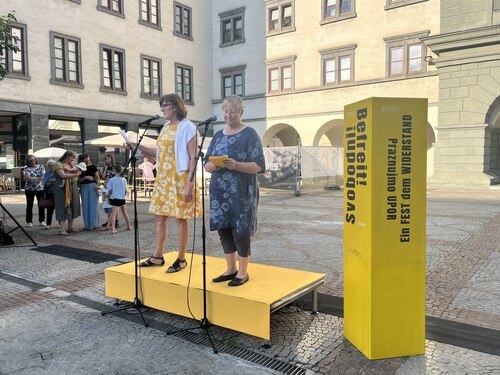 Bildunterschrift (Bildrechte sind zwingend anzugeben!) Bildunterschrift (Bildrechte sind zwingend anzugeben!)