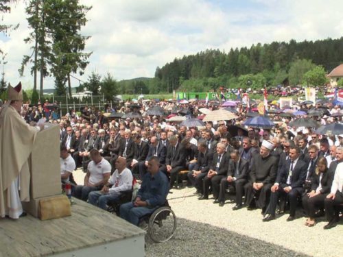 Hl. Messe im Rahmen der Gedenkfeier am Loibacher Feld (Archivfoto 2017) Foto: Archivfoto