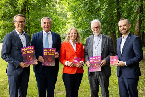 Freuen sich auf die “Lange Nacht der Kirchen”: Landesdirektor Bucher, Superintendent Sauer, Projektkoordinatorin Binder, Bischof Marketz und Vorstandsdirektor Koren, v. l.; Foto: Freuen sich auf die “Lange Nacht der Kirchen”: Landesdirektor Bucher, Superintendent Sauer, Projektkoordinatorin Binder, Bischof Marketz und Vorstandsdirektor Koren, v. l.; Foto: