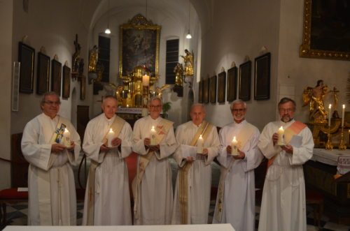 v.l.n.r.: die Diakon-Jubilare Rapatz, Stadler, Korl, Hofer, Srienz, Cvetko (Diakon Koptisch nicht auf dem Foto) (© Foto: Glanznig, Referat für Diakone) v.l.n.r.: die Diakon-Jubilare Rapatz, Stadler, Korl, Hofer, Srienz, Cvetko (Diakon Koptisch nicht auf dem Foto) (© Foto: Glanznig, Referat für Diakone)