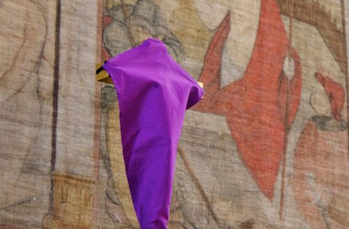 Was IN den Kirchen während der Fastenzeit Tradition ist, soll nun auch im öffentlichen Raum geschehen: die Verhüllung religiöser Symbole (© Foto: fotomax) Was IN den Kirchen während der Fastenzeit Tradition ist, soll nun auch im öffentlichen Raum geschehen: die Verhüllung religiöser Symbole (© Foto: fotomax)