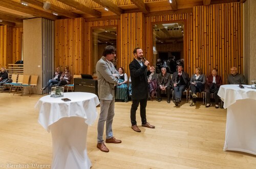 Eröffnung der Ausstellung durch 2. Vizebürgermeister Herrn Maximilian Peter (© Foto: Mag. Bernhard Wagner).