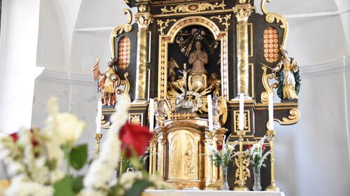 Altar der Pfarrkirche (Foto: G. Mischitz)