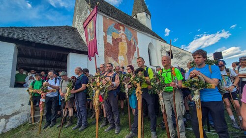 Bildunterschrift (Bildrechte sind zwingend anzugeben!) Bildunterschrift (Bildrechte sind zwingend anzugeben!)