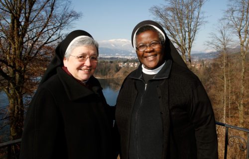 Generaloberin Ncube (im Bild mit Provinzoberin Wagner) zur “Orientationsvisite“ im Kloster Wernberg  (© Foto: Pressestelle/Höher)