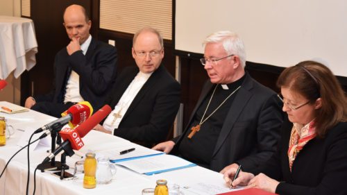 Erzbischof Franz Lackner und ein Teil seines Visitationsteams (Foto: KH Kronawetter / Internetredaktion)