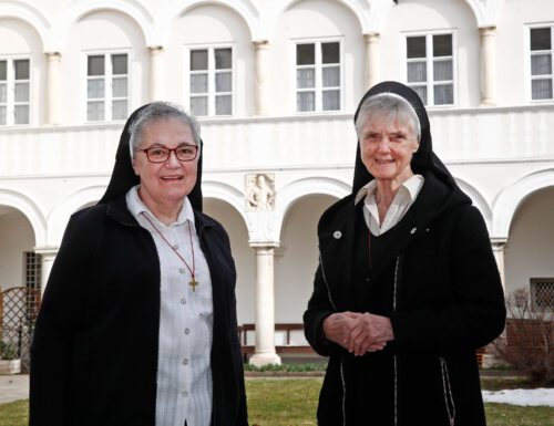 Leitungswechsel im Kloster Wernberg: Sr. Maria Luise Wagner (l.) folgt als Hausoberin auf Sr. Pallotti Findenig, die seit Anfang März Provinzoberin ist. Foto: Diözesan-Pressestelle/Eggenberger Leitungswechsel im Kloster Wernberg: Sr. Maria Luise Wagner (l.) folgt als Hausoberin auf Sr. Pallotti Findenig, die seit Anfang März Provinzoberin ist. Foto: Diözesan-Pressestelle/Eggenberger