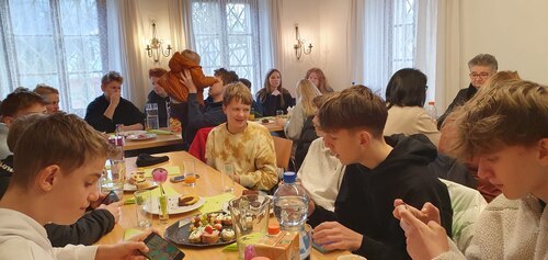 Bildunterschrift (Bildrechte sind zwingend anzugeben!) Bildunterschrift (Bildrechte sind zwingend anzugeben!)