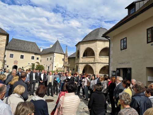 Agapa na dvorišču pri Gospe Sveti slika: Smole