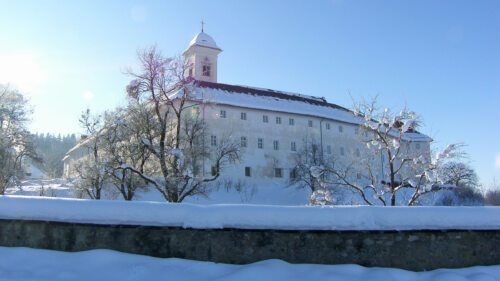Stift St. Georgen am Längsee im Winter (Foto: Stift St. Georgen) Stift St. Georgen am Längsee im Winter (Foto: Stift St. Georgen)