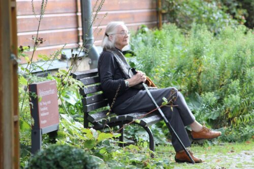 Sabine hat es sehr weh getan, ihr Oma nicht im Altersheim besuchen zu dürfen.