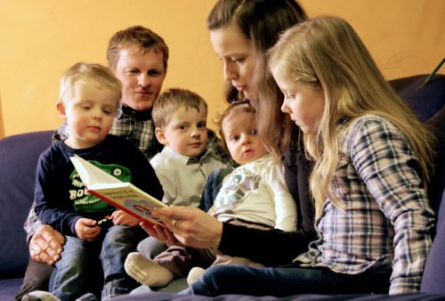 Diakon Wrienz mit Familie  (© Foto: Stefan Lesjak jun.)