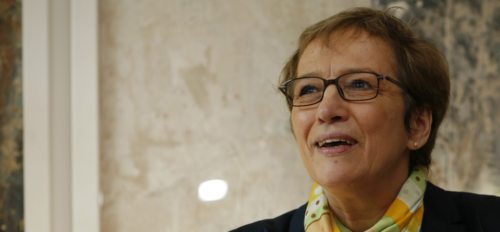 Anna Hennersperger will das Bischöfliche Seelsorgeamt als „Zukunftslabor“ einrichten und hält nichts vom traurigen Blick zurück. Auf die Begegnungen mit den Menschen freut sich die gebürtige Bayerin, sagte sie im SONNTAG-Gespräch. (© Foto: Georg Haab / SONNTAG) Anna Hennersperger will das Bischöfliche Seelsorgeamt als „Zukunftslabor“ einrichten und hält nichts vom traurigen Blick zurück. Auf die Begegnungen mit den Menschen freut sich die gebürtige Bayerin, sagte sie im SONNTAG-Gespräch. (© Foto: Georg Haab / SONNTAG)
