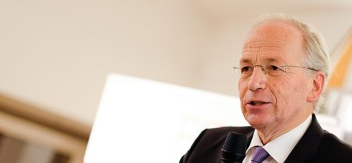 In seinem Buch “Woran glauben“ präsentiert der Mathematiker Rudolf Taschner 10 Angebote. Im SONNTAG-Gespräch analysiert er den Glauben an die Natur, die Kunst, an Zahlen und die Mathematik und spricht über seine Kritik an der katholischen Kirche. (© Foto: Manfred Weiss/Brandstätter Verlag) In seinem Buch “Woran glauben“ präsentiert der Mathematiker Rudolf Taschner 10 Angebote. Im SONNTAG-Gespräch analysiert er den Glauben an die Natur, die Kunst, an Zahlen und die Mathematik und spricht über seine Kritik an der katholischen Kirche. (© Foto: Manfred Weiss/Brandstätter Verlag)