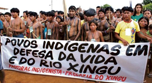Am Xingu kämpfen die Indios um ihr Überleben. Baukonzerne bedrohen ihren Lebensraum. Aber alle sollen Gottes Liebe erfahren! (© Foto: Archiv) Am Xingu kämpfen die Indios um ihr Überleben. Baukonzerne bedrohen ihren Lebensraum. Aber alle sollen Gottes Liebe erfahren! (© Foto: Archiv)