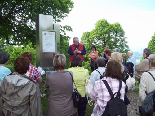 Pot duhovnosti začenjamo na nekdanjem rimskem pokopališču / Ausgangspunkt des Weges der Besinnung ist der ehemalige römische Friedhof. (© Foto: zp)