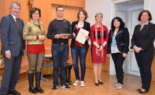 Direktor Kurt Haber, LHStv. Beate Prettner, Professor Ernst Pollheimer, ORG-Schülerin mit Zertifikat, Gerlinde Duller, LSI Susanne Traussnig, Schulamtsleiterin Birgit Leitner (v.l.n.r.) (© Foto: Stefan Hafner - RG/ORG St. Ursula)