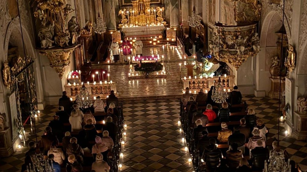 Rorate bei Kerzenlicht an den Samstagen im Advent. |  © Foto: Stadtpastoral