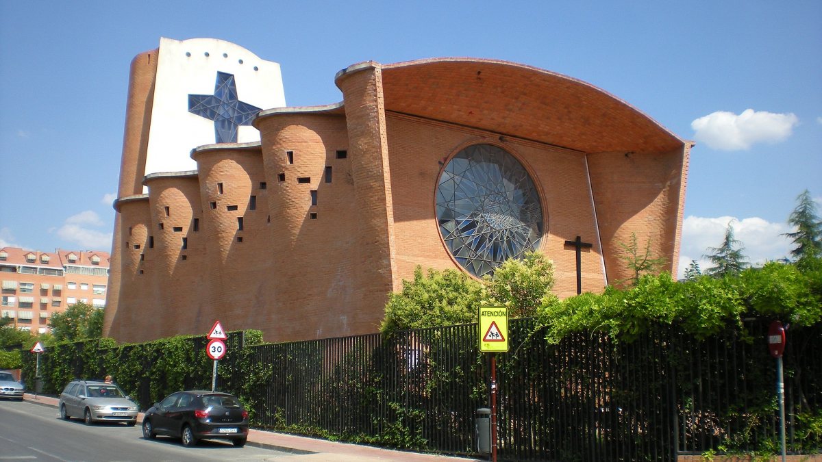 Kirche von San Juan de Ávila in Madrid. (M.Peinado from Alcalá de Henares, España [CC BY 2.0 (https://creativecommons.org/licenses/by/2.0)])