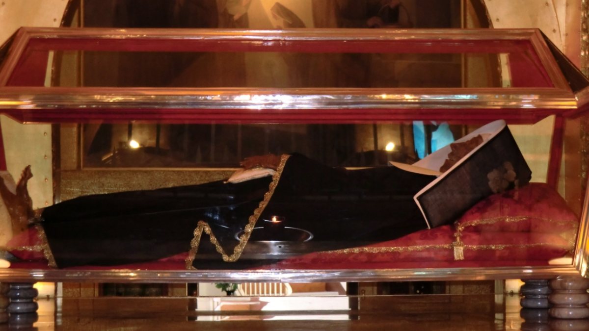 In der Basilika Santa Rita in Cascia liegt der unverweste Leichnam der Heiligen. (© Foto: Joachim Schäfer - <a href="https://www.heiligenlexikon.de">Ökumenisches Heiligenlexikon</a>) In der Basilika Santa Rita in Cascia liegt der unverweste Leichnam der Heiligen. (© Foto: Joachim Schäfer - <a href="https://www.heiligenlexikon.de">Ökumenisches Heiligenlexikon</a>)