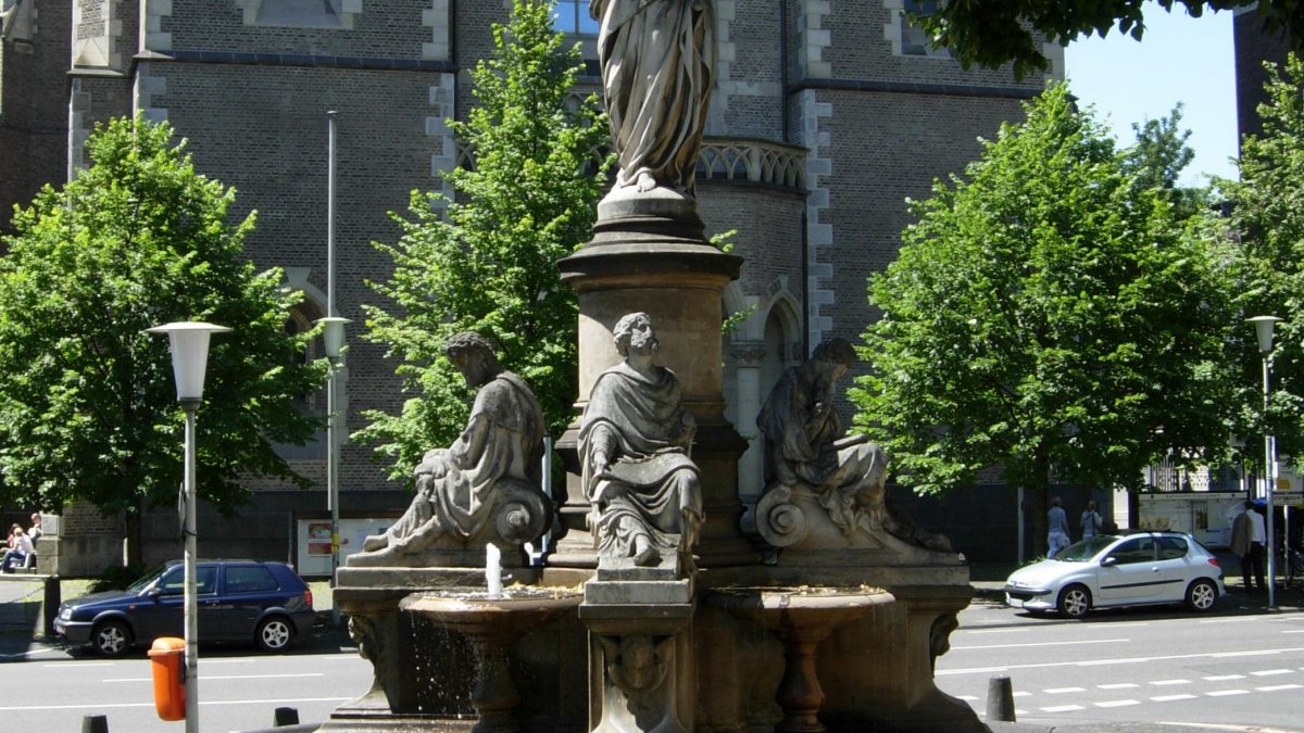 An der Stelle stand das Kloster St. Peter, in dem die Heilige als Äbtissin wirkte. (© Foto: By Jotquadrat [GFDL (http://www.gnu.org/copyleft/fdl.html) or CC BY-SA 3.0 (https://creativecommons.org/licenses/by-sa/3.0)], from Wikimedia Commons)