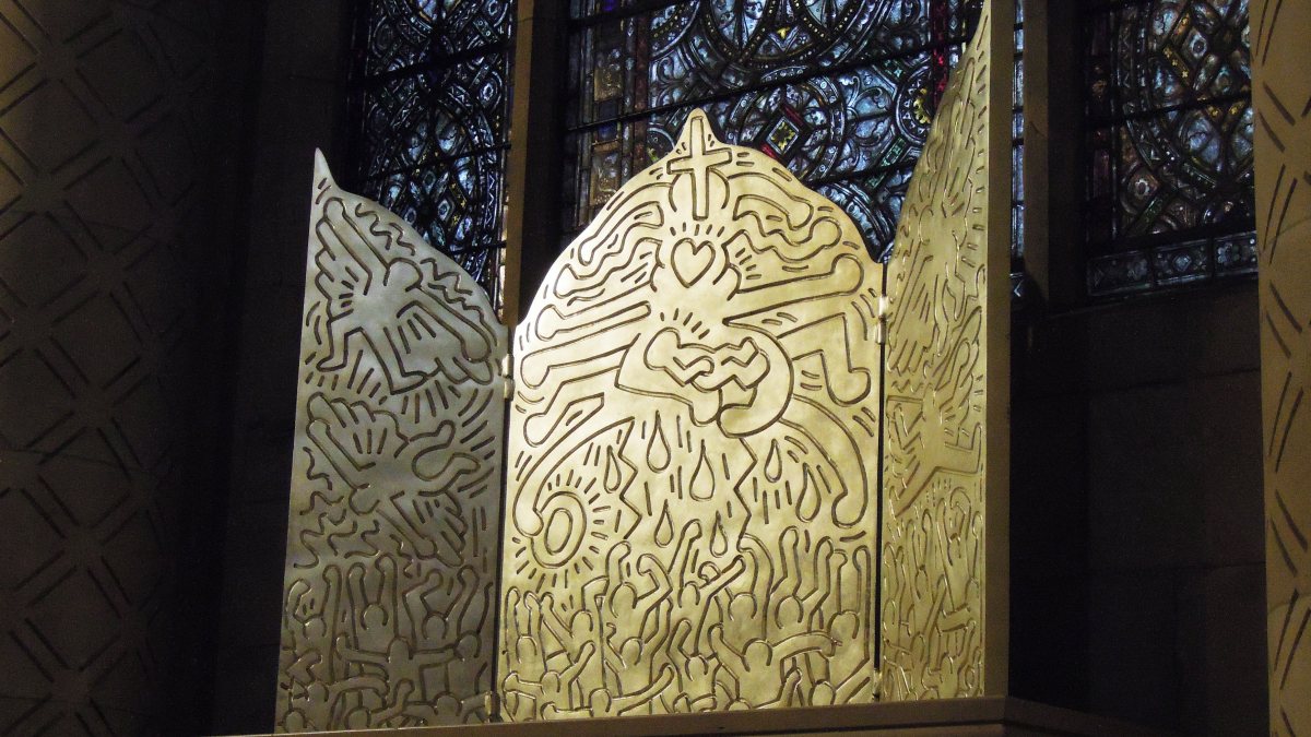 "The Life of Christ" heißt dieser Altar von Keith Haring aus dem Jahr 1990, der sich in der großen New Yorker Kirche "Saint John the Devine" befindet. (KH Kronawetter)