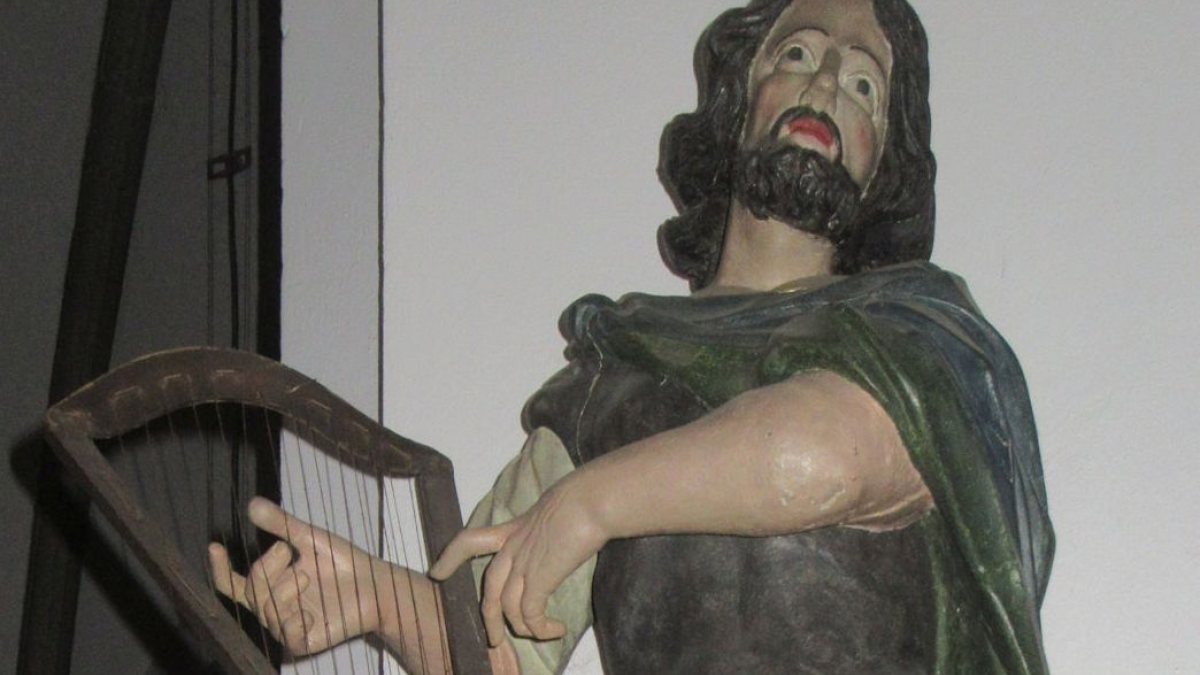 Statue des Heiligen in der Arnoldskapelle in Arnoldsweiler (Joachim Schäfer - <a href="https://www.heiligenlexikon.de">Ökumenisches Heiligenlexikon</a>)