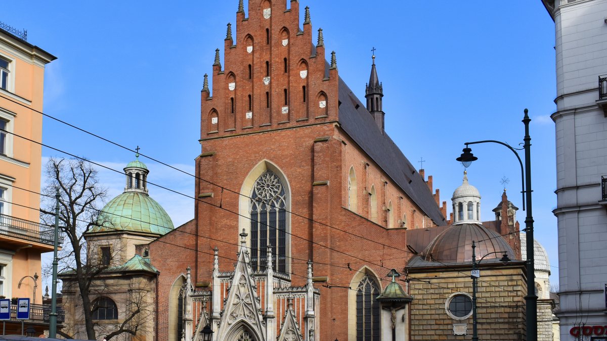 In der Dreifaltigkeitskirche in Krakau ist der Hl. Hyazinth begraben. (von Zygmunt Put Zetpe0202  CC BY-SA 4.0  (https://creativecommons.org/licenses/by-sa/4.0)], vom Wikimedia Commons)