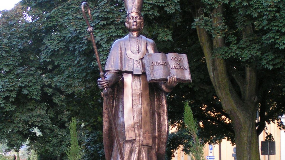 Denkmal für Hl. Paulinus von Trier nahe St. Paulin in Trier (von Stefan Kühn [GFDL (http://www.gnu.org/copyleft/fdl.html), CC-BY-SA-3.0 (http://creativecommons.org/licenses/by-sa/3.0/) vom Wikimedia Commons) Denkmal für Hl. Paulinus von Trier nahe St. Paulin in Trier (von Stefan Kühn [GFDL (http://www.gnu.org/copyleft/fdl.html), CC-BY-SA-3.0 (http://creativecommons.org/licenses/by-sa/3.0/) vom Wikimedia Commons)