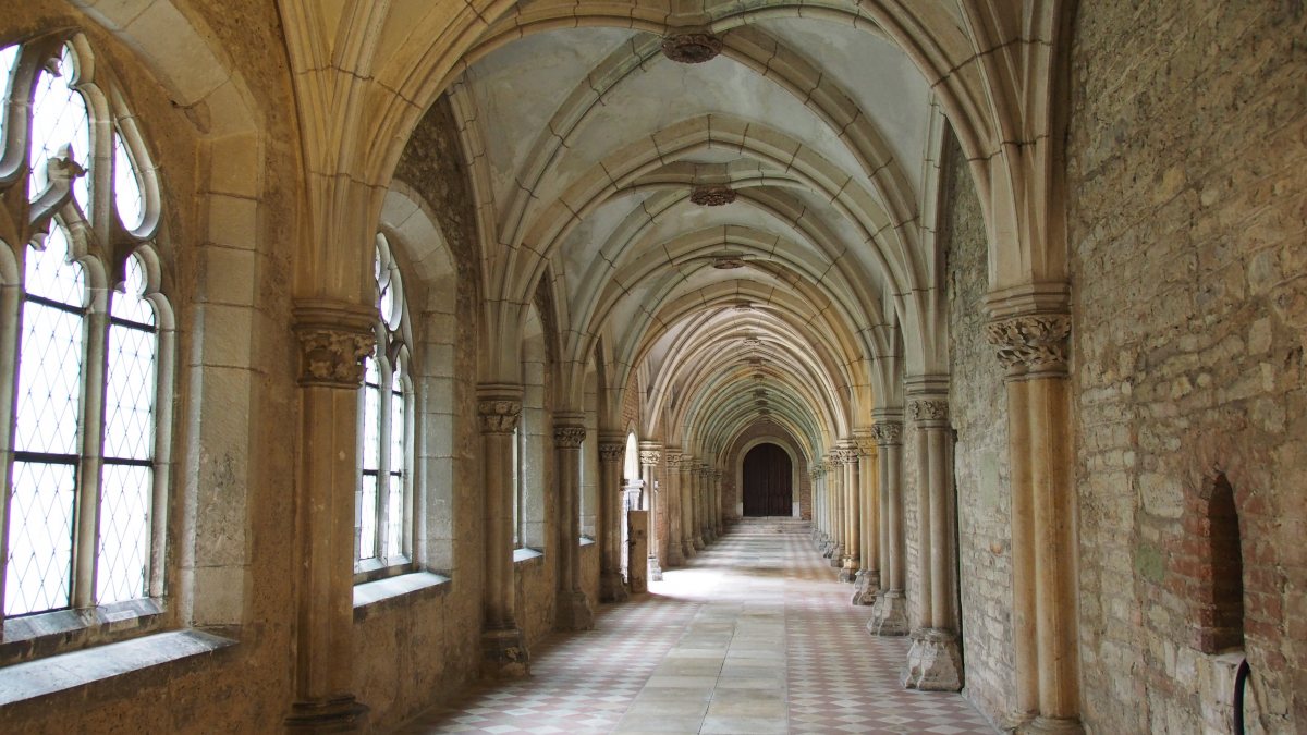 Kreuzgang Kloster St. Emmeram, Regensburg (Hajotthu [GFDL (http://www.gnu.org/copyleft/fdl.html) oder CC-BY-SA-3.0 (http://creativecommons.org/licenses/by-sa/3.0/)], vom Wikimedia Commons)
