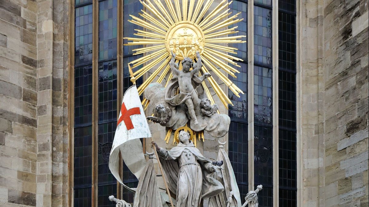 Die Capistrankanzel beim Stephansdom in Wien (von Bwag [CC BY-SA 4.0  (https://creativecommons.org/licenses/by-sa/4.0)], vom Wikimedia Commons)