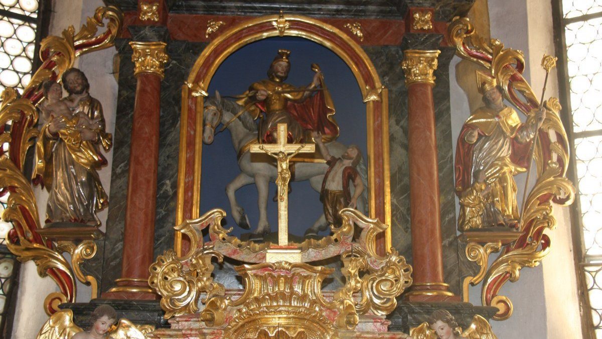 Hl. Martin von Tours im Hochaltar der Pfarrkirche St. Martin am Techelsberg (fotogard)