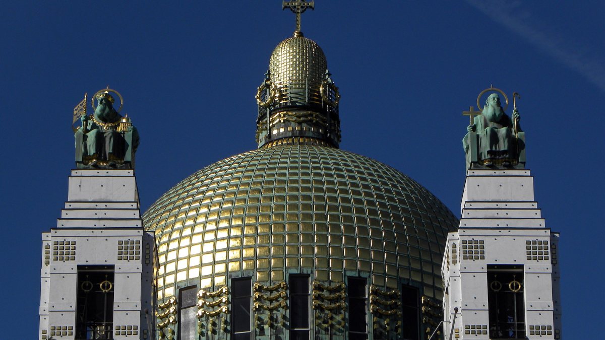 Otto-Wagner-Kirche am Steinhof in Wien mit den Heiligen Leopold III. und Severin (Haeferl [CC BY-SA 3.0 at (https://creativecommons.org/licenses/by-sa/3.0/at/deed.en)], von Wikimedia Commons)