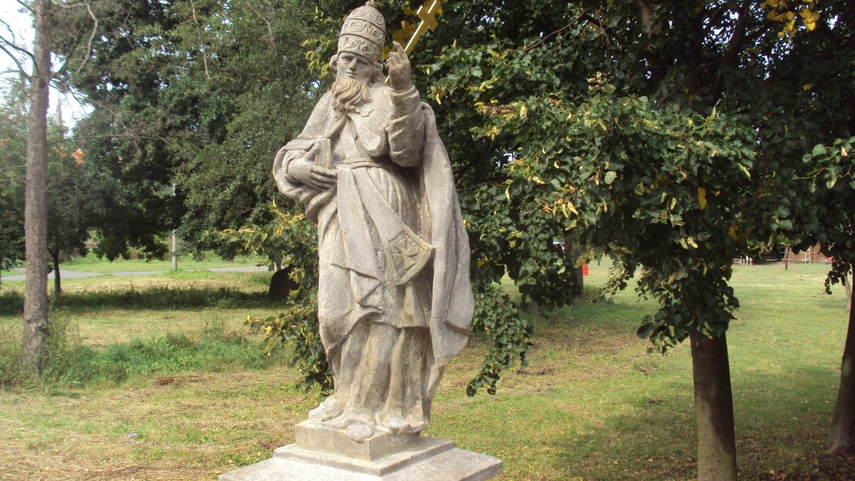 Statue von Papst Fabian in Tschechien (Z&aacute;kup&aacute;k [Public domain], von Wikimedia Commons)